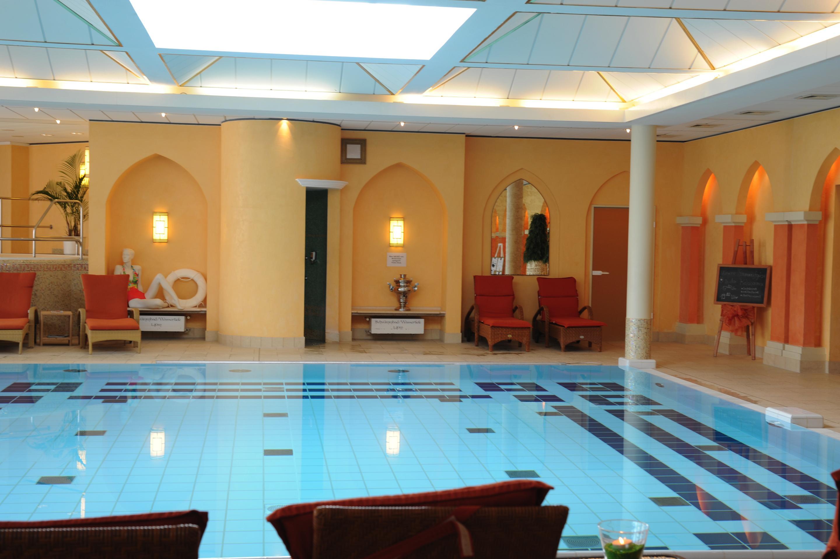 Steigenberger Hotel & Spa Bad Pyrmont Exterior foto The swimming pool