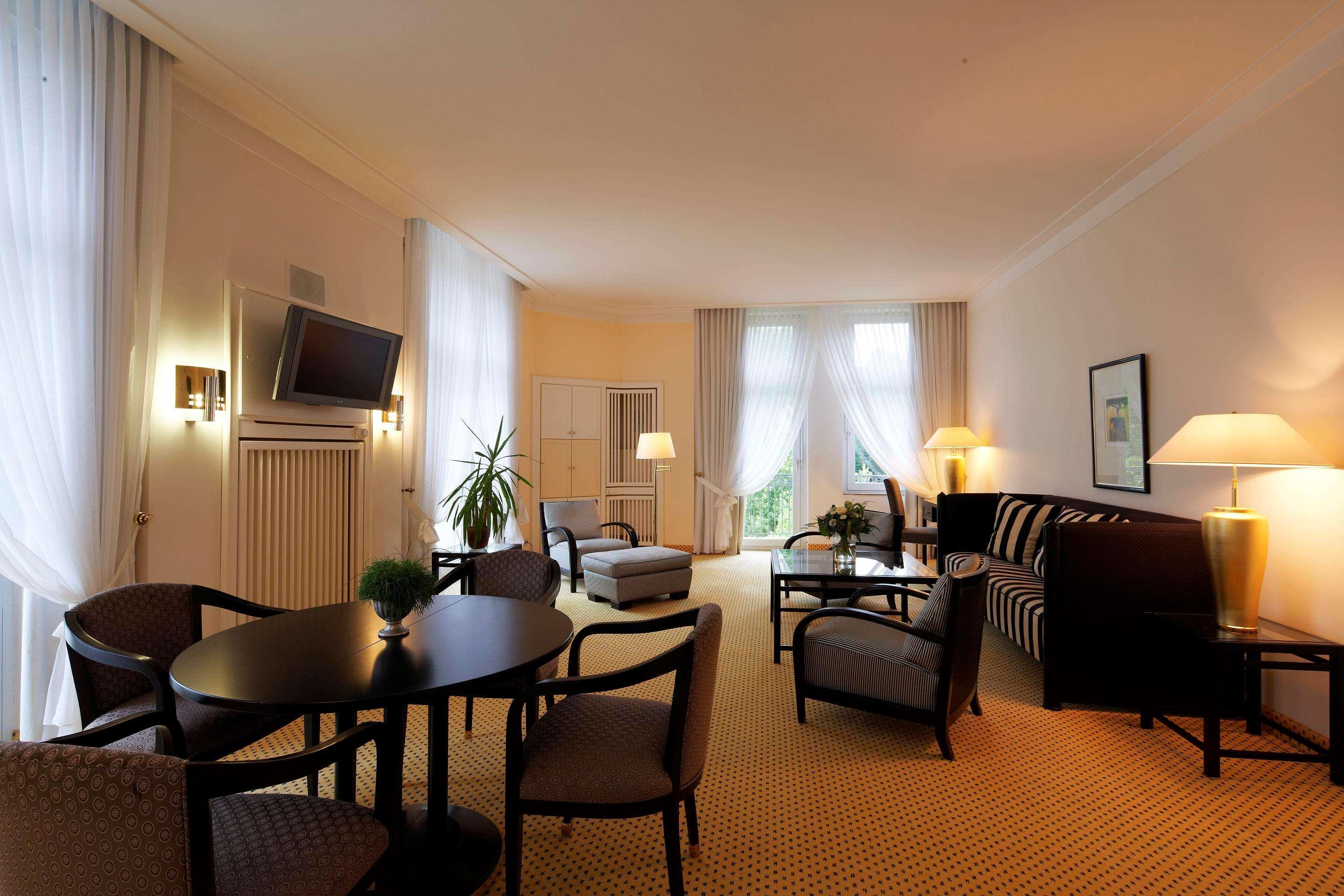 Steigenberger Hotel & Spa Bad Pyrmont Exterior foto A suite at the Hotel de Saxe