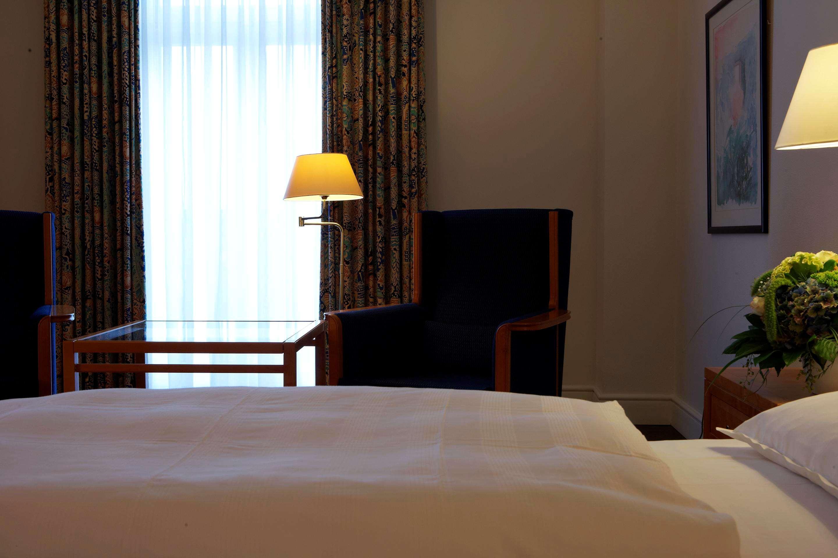 Steigenberger Hotel & Spa Bad Pyrmont Exterior foto A room at the hotel