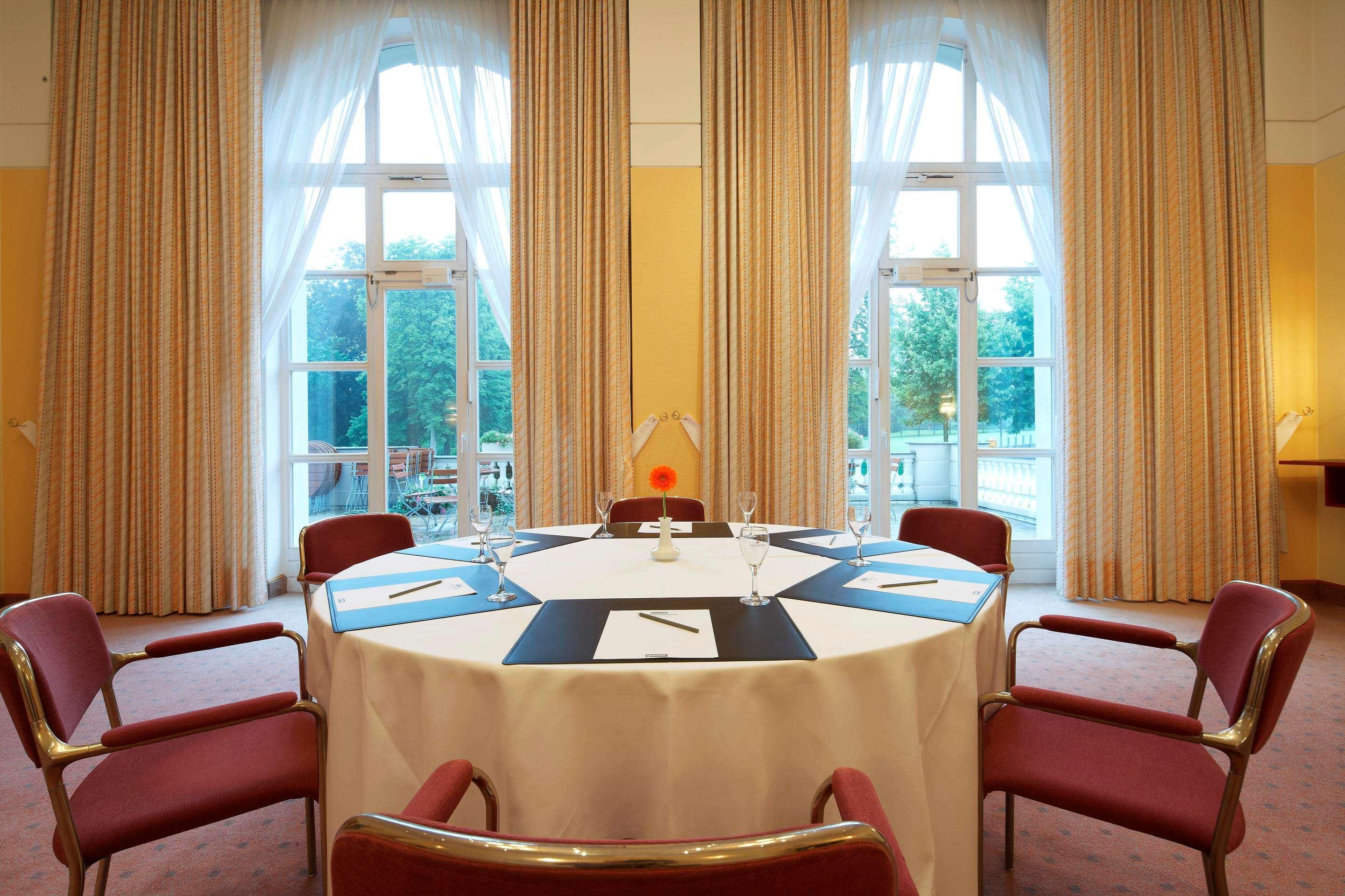 Steigenberger Hotel & Spa Bad Pyrmont Exterior foto The meeting room