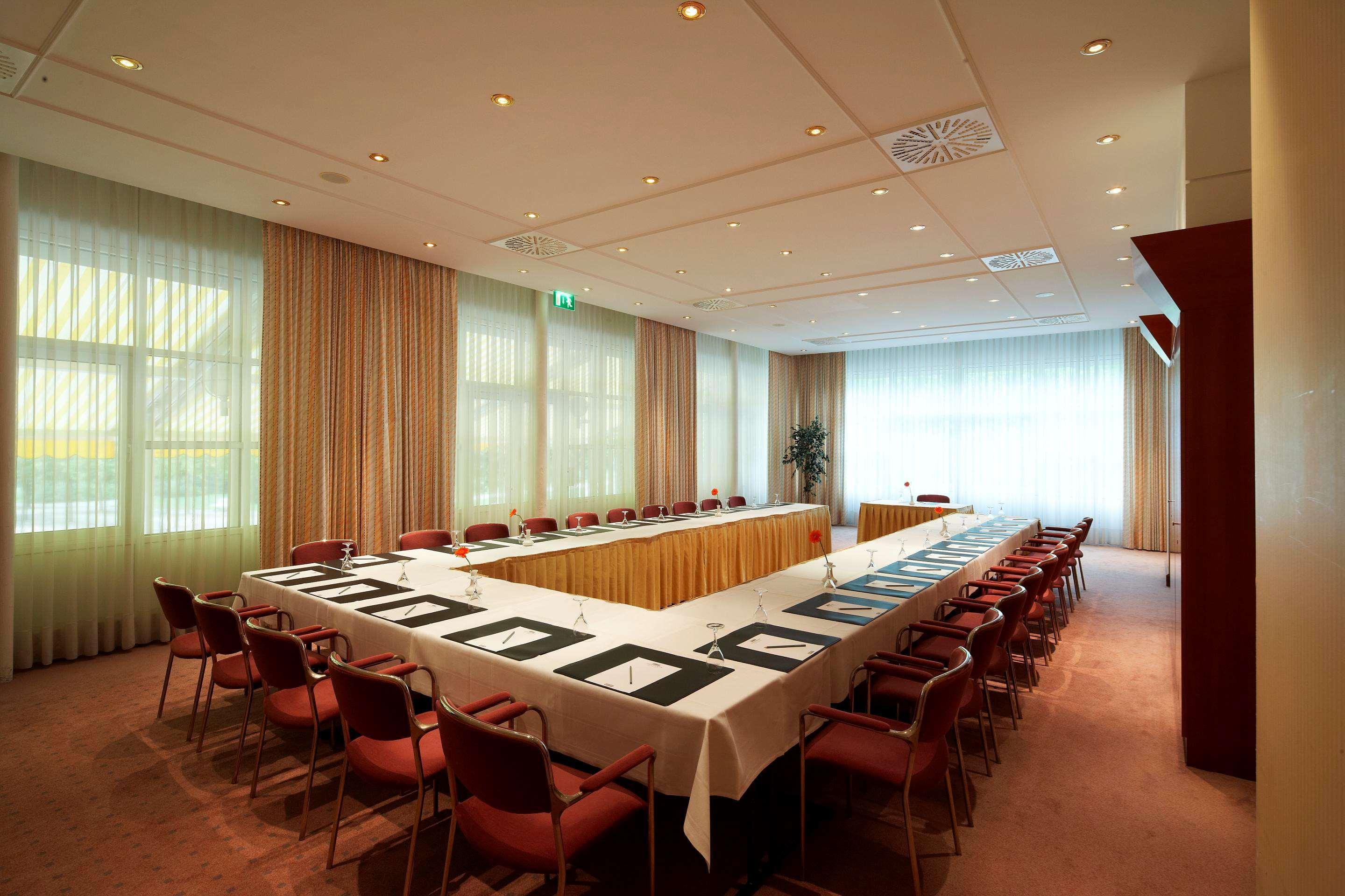 Steigenberger Hotel & Spa Bad Pyrmont Exterior foto The meeting room of the European Economic and Social Committee