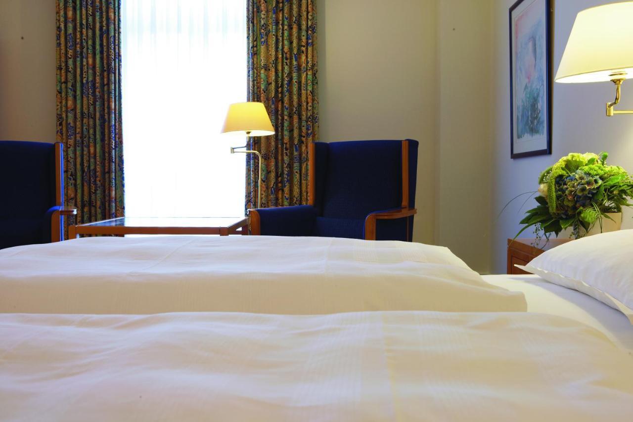 Steigenberger Hotel & Spa Bad Pyrmont Exterior foto A room at the hotel