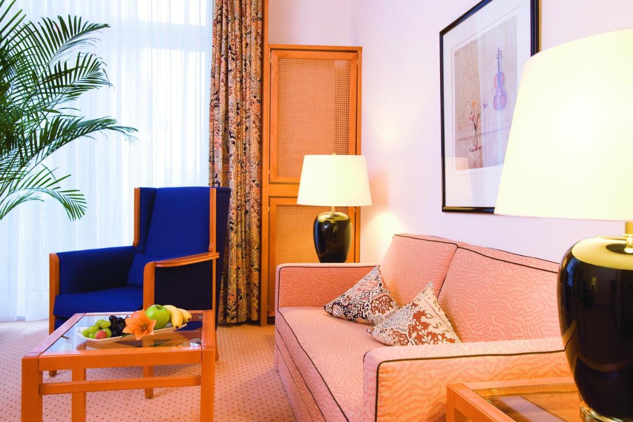 Steigenberger Hotel & Spa Bad Pyrmont Exterior foto A typical hotel room